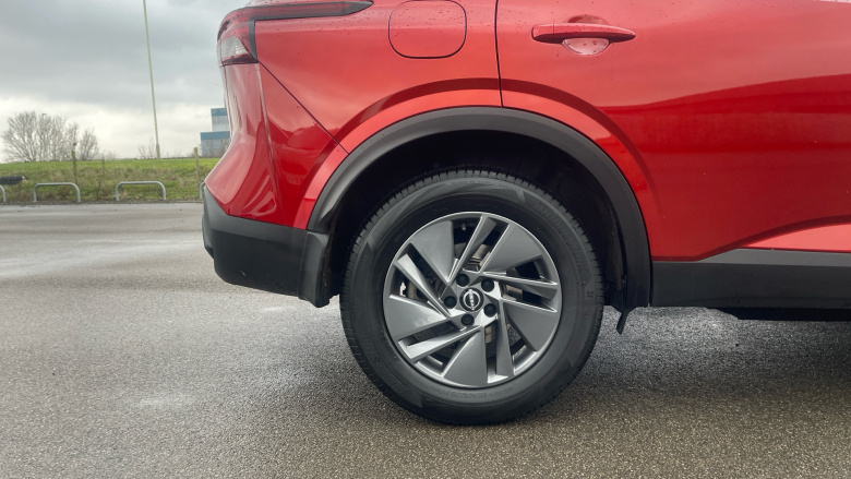 Nissan Qashqai 1.3 DiG-T MH Acenta Premium 5dr Petrol Hatchback